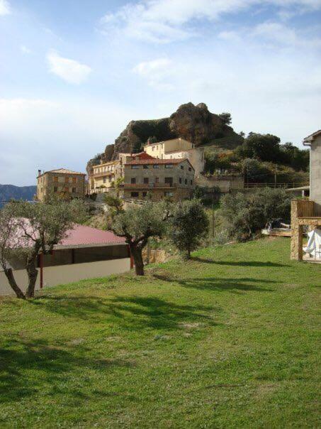 Apartaments La Pertusa 2O Corca  外观 照片
