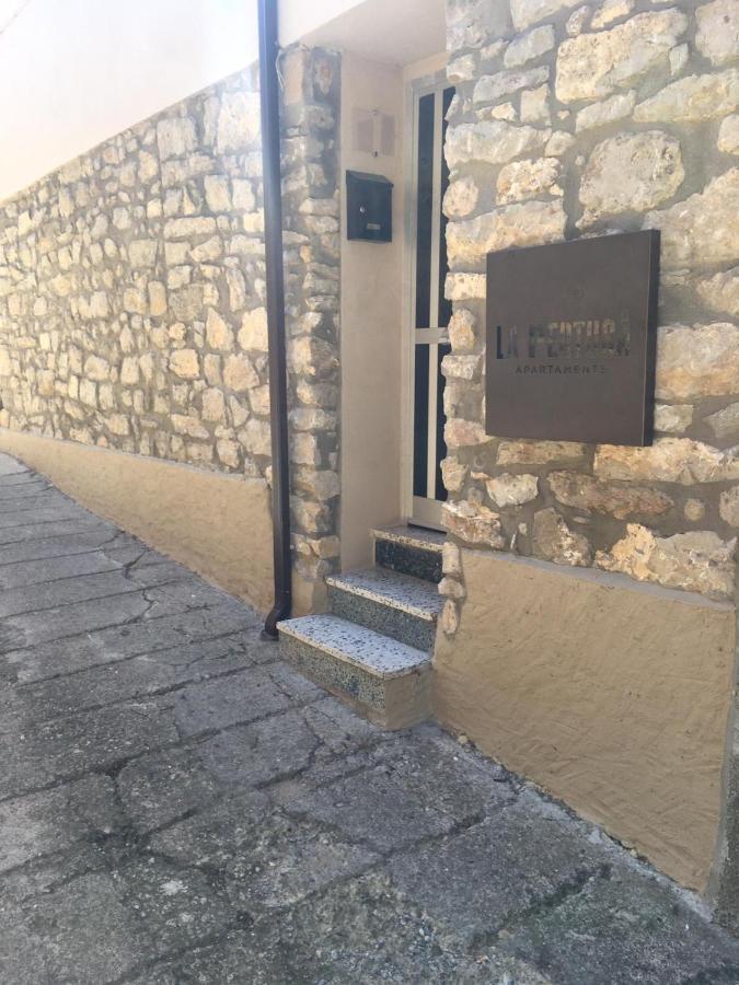 Apartaments La Pertusa 2O Corca  外观 照片